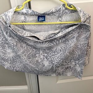 Ripskirt Hawaii Tropical Gray and White Sarong